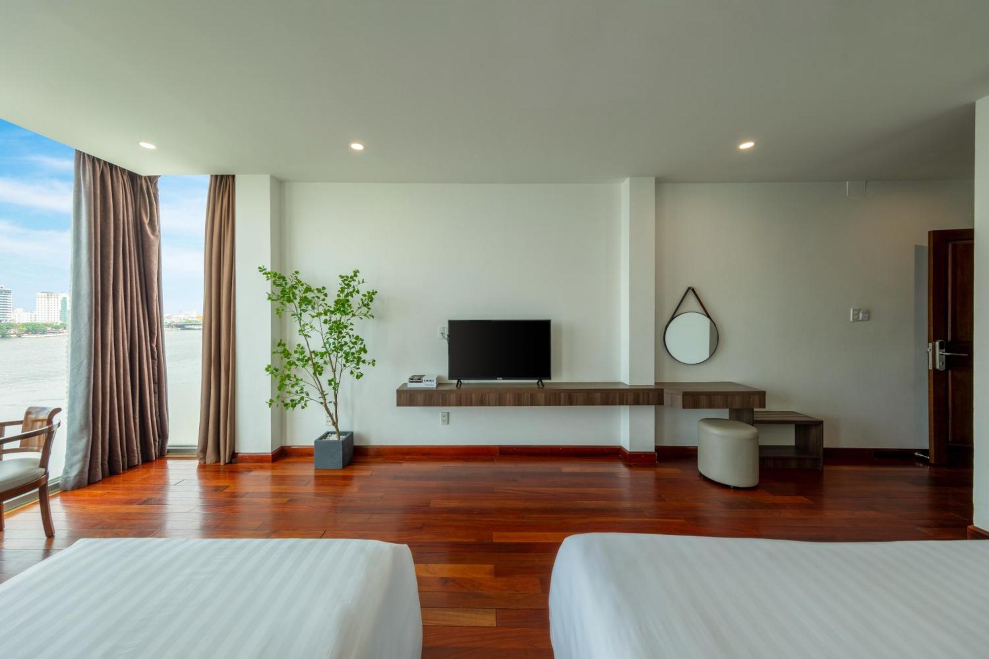 Hoang Linh Riverside Hotel Danang Buitenkant foto